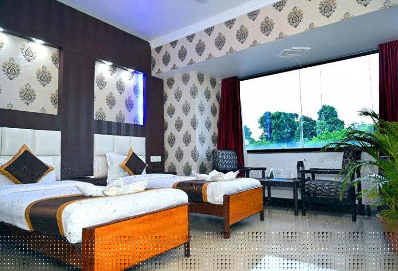 חדר אקזקיוטיב, Rajhans International