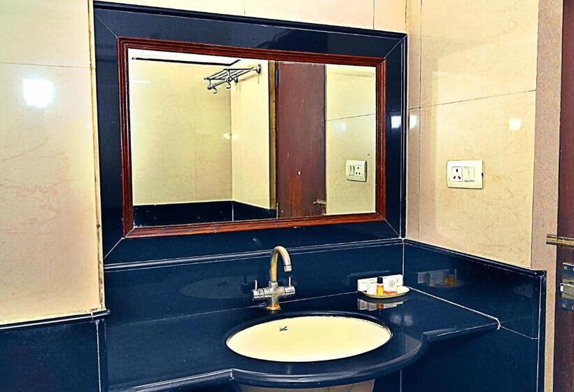 חדר אקזקיוטיב, Rajhans International