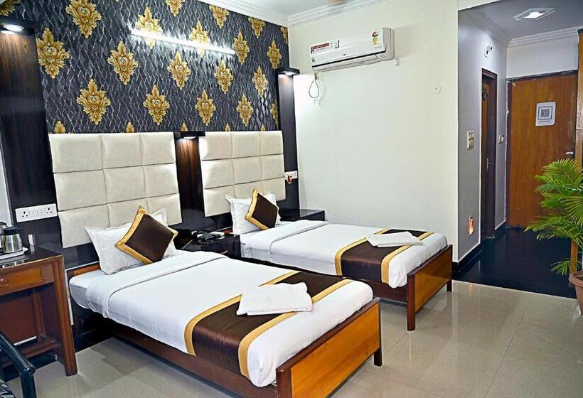 חדר אקזקיוטיב, Rajhans International