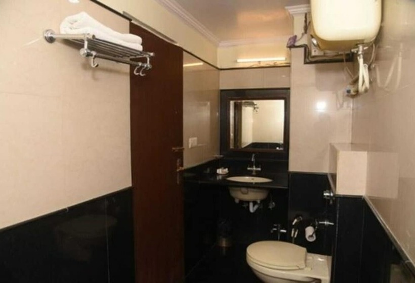 חדר דלוקס, Rajhans International