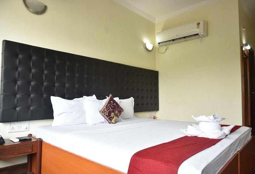 חדר דלוקס, Rajhans International