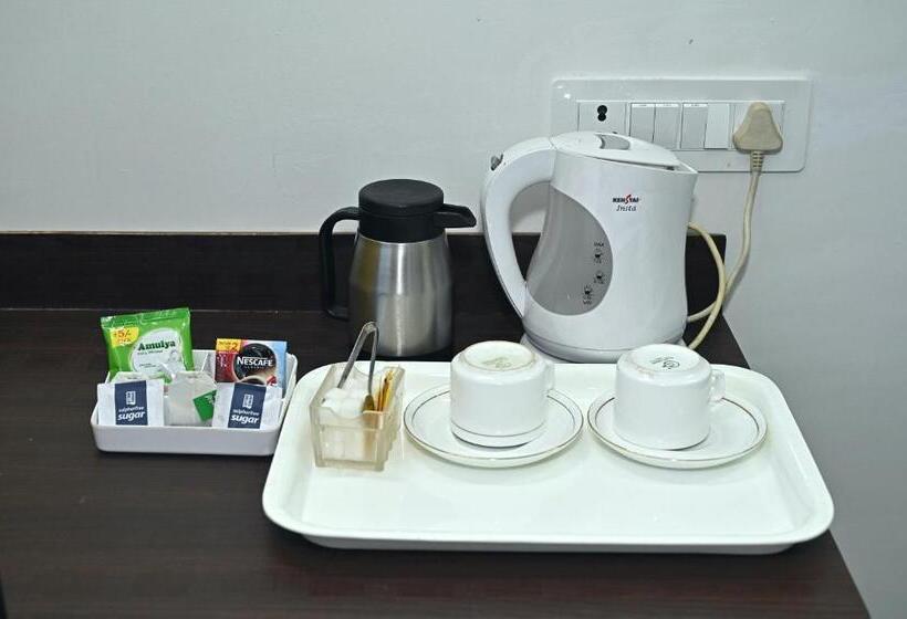 חדר אקזקיוטיב, Rajhans International