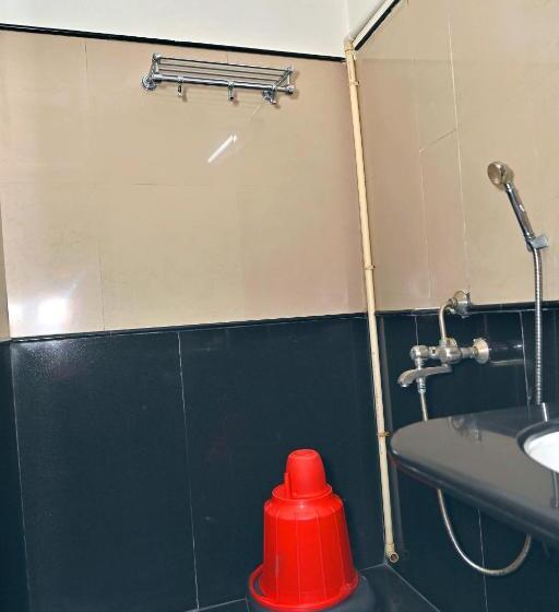 חדר אקזקיוטיב, Rajhans International