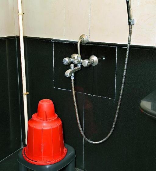 חדר אקזקיוטיב, Rajhans International