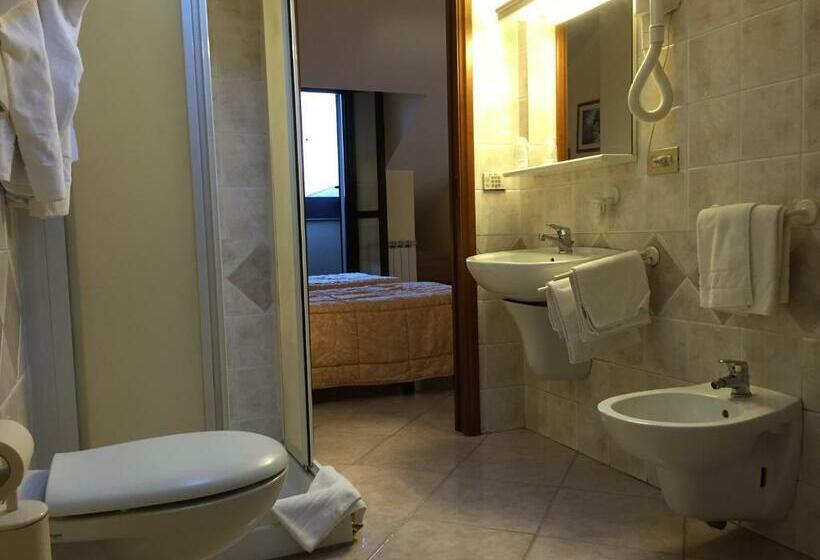 חדר סטנדרט, Rocco