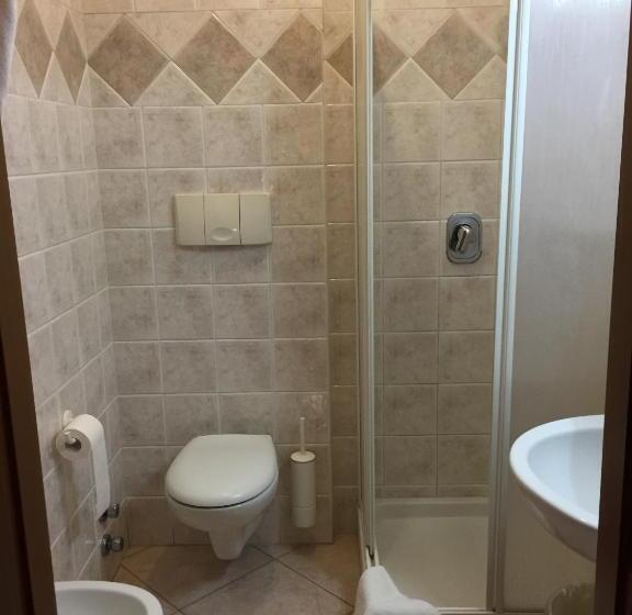 חדר סטנדרט, Rocco