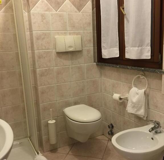 חדר סטנדרט, Rocco