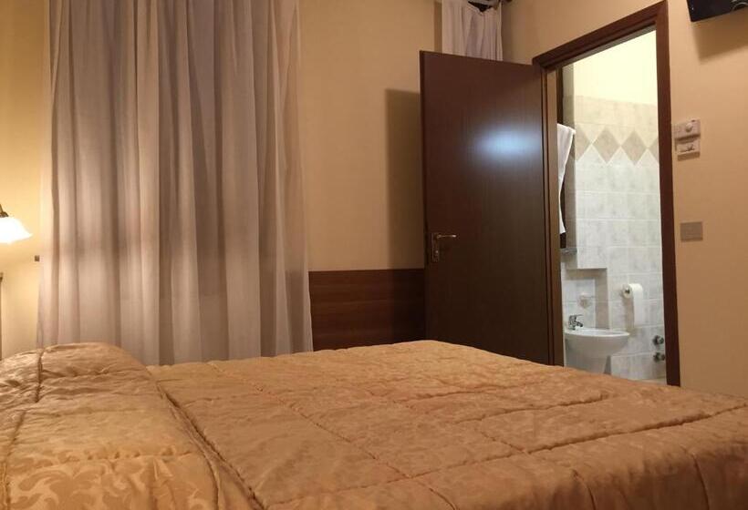 חדר סטנדרט, Rocco