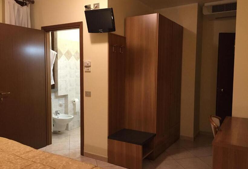 חדר סטנדרט, Rocco