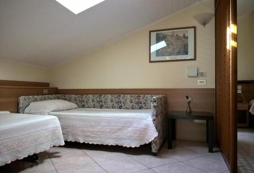 חדר סטנדרט לארבעה, Rocco