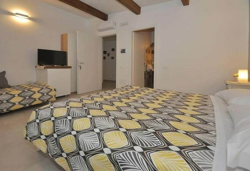 Standard Triple Room with Terrace, Villapiana Country House