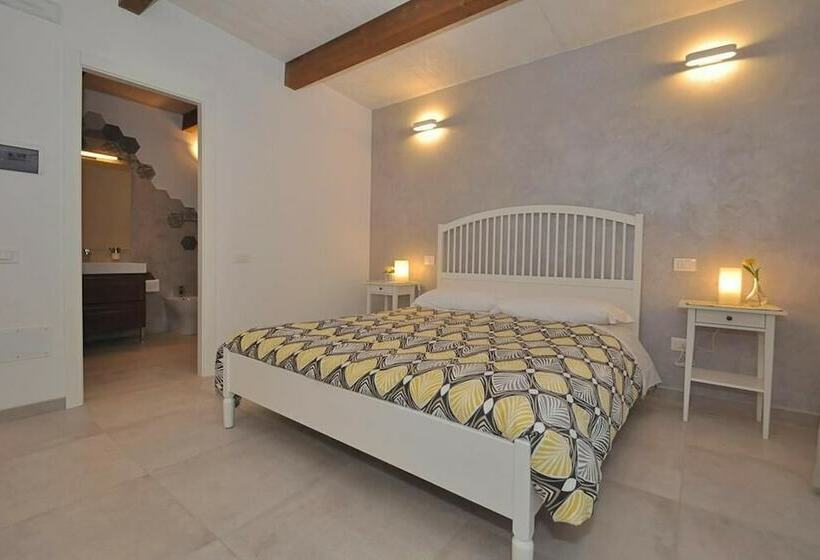Standard Triple Room with Terrace, Villapiana Country House
