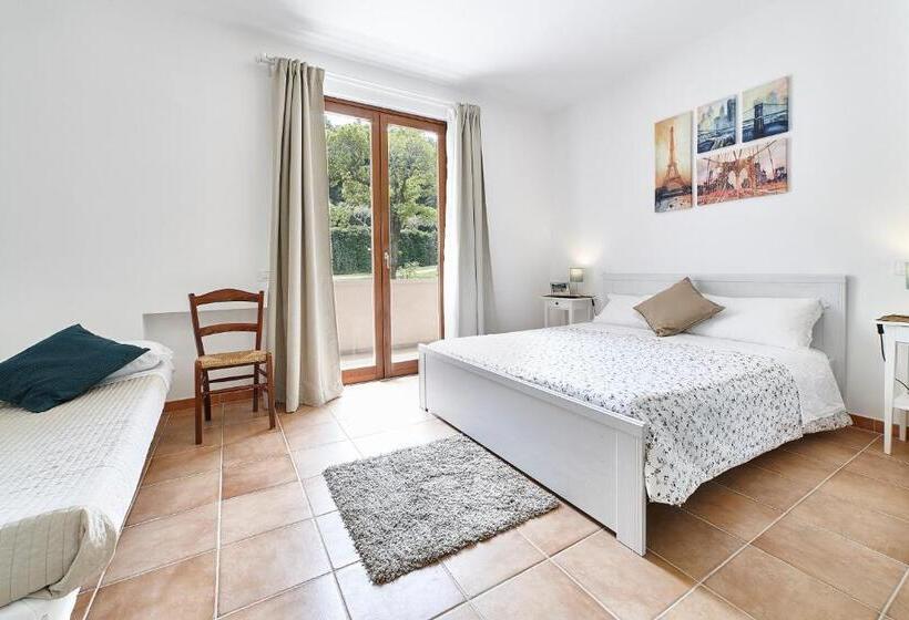 Standard Triple Room with Terrace, Villapiana Country House