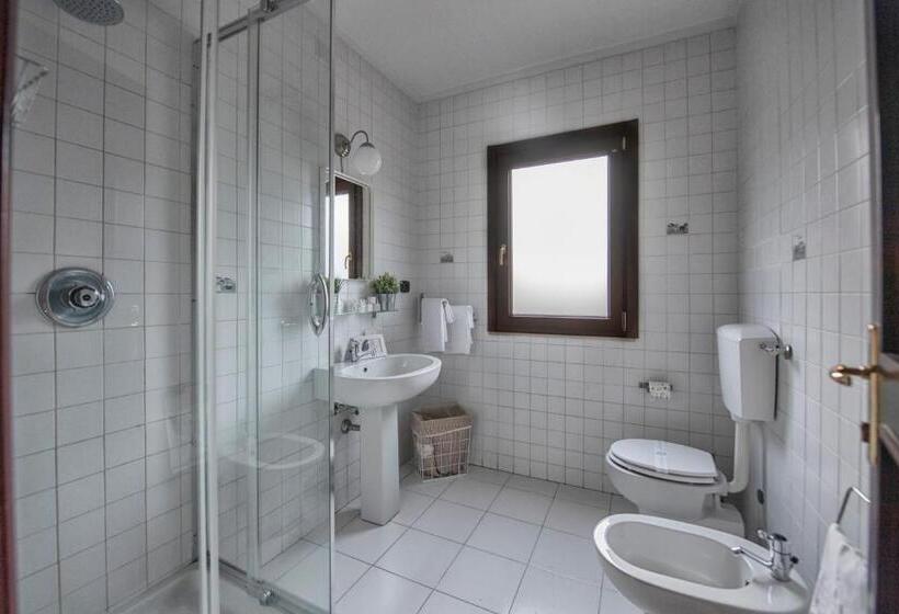 اتاق استاندارد سه نفره, Villapiana Country House