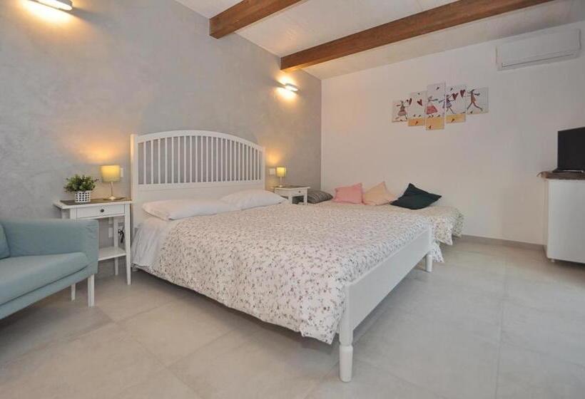 اتاق خانوادگی, Villapiana Country House