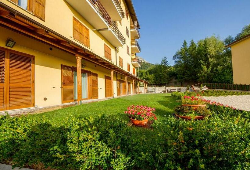 חדר סטנדרט לשלושה עם נוף לגינה, B&b Luna Per Te