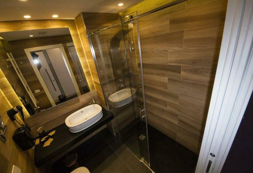 חדר סטנדרט לשלושה עם נוף לגינה, B&b Luna Per Te