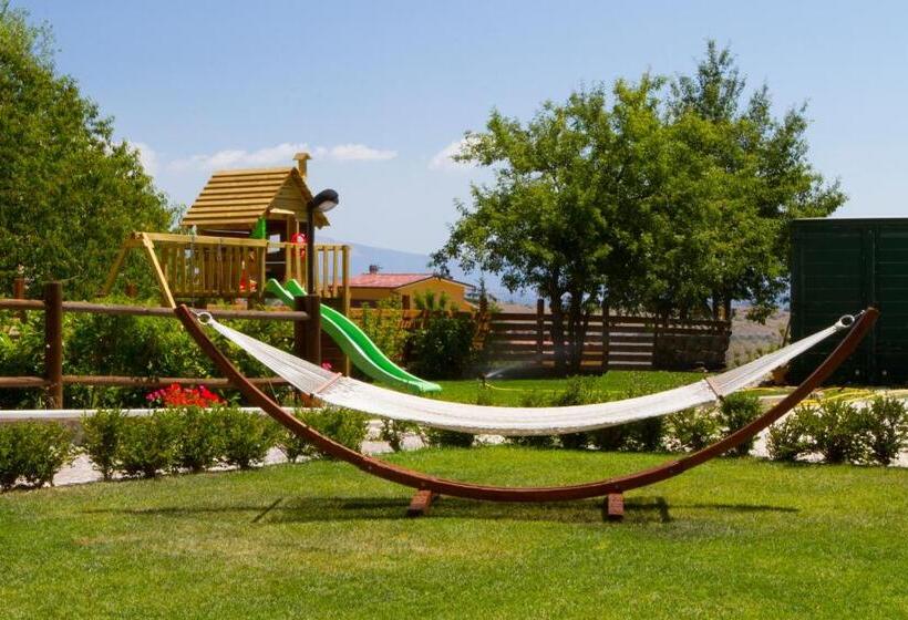 חדר סטנדרט לשלושה עם נוף לגינה, B&b Luna Per Te