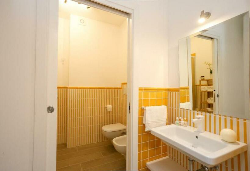 اتاق لوکس با چشم‌انداز باغ, Bed And Breakfast Country Cottage