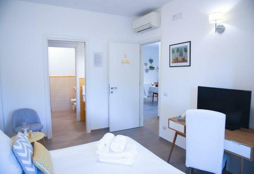 اتاق لوکس با چشم‌انداز باغ, Bed And Breakfast Country Cottage