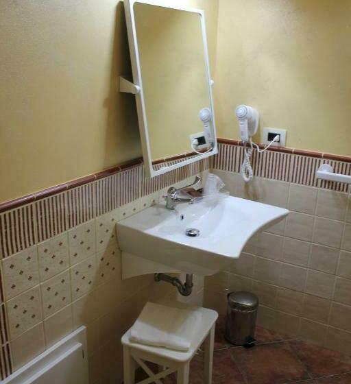 חדר סטנדרט מותאם לאדם עם מוגבלויות, Baglio Borgesati