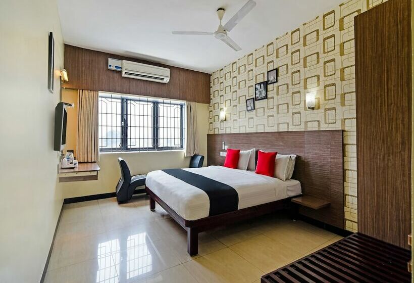 غرفة ديلوكس, Capital O 11563 Hotel Shiva Grand Inn