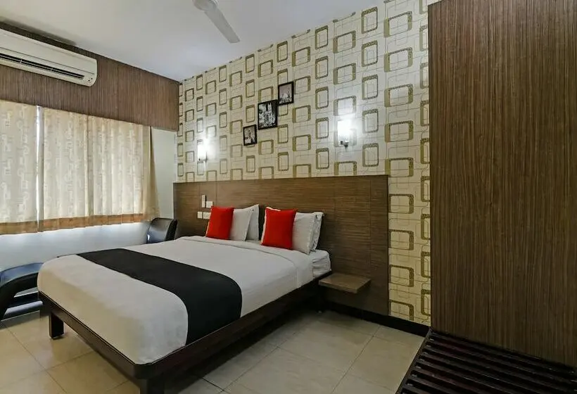 デラックスルーム, Capital O 11563 Hotel Shiva Grand Inn