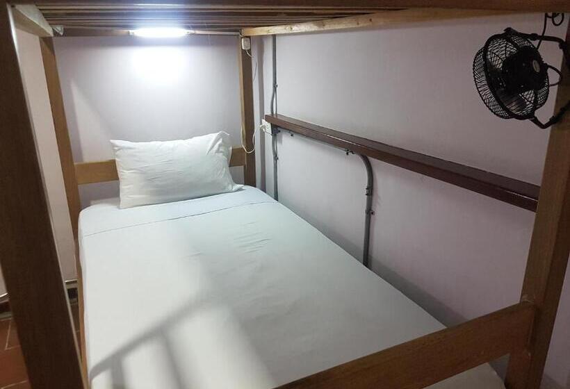 Кровать в Общей Комнате, Purple Monkey Hostel