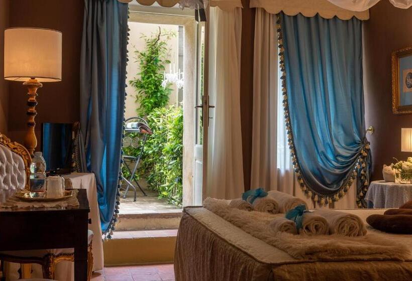 Номер Стандарт с Балконом, Torre Giardino Segreto B&b  Borgo Capitano Collection   Albergo Diffuso