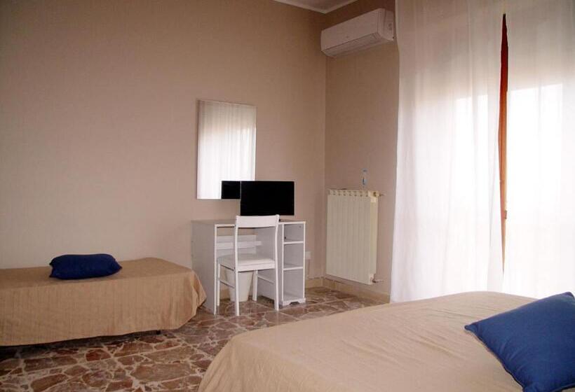 Стандартный внешний трехместный номер с ванной комнатой, B&b Don Pedro Riposto