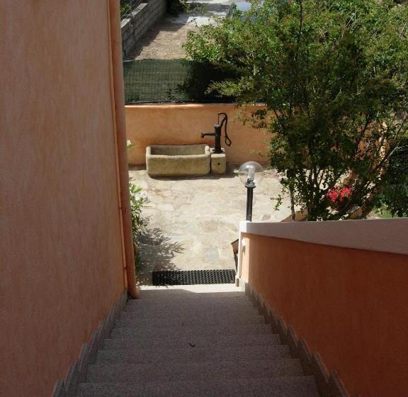 غرفة قياسية ثلاثية, B&b Meta Mito