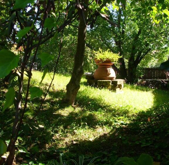 חדר סטנדרט לשלושה עם נוף לגינה, B&b Pane & Tulipani