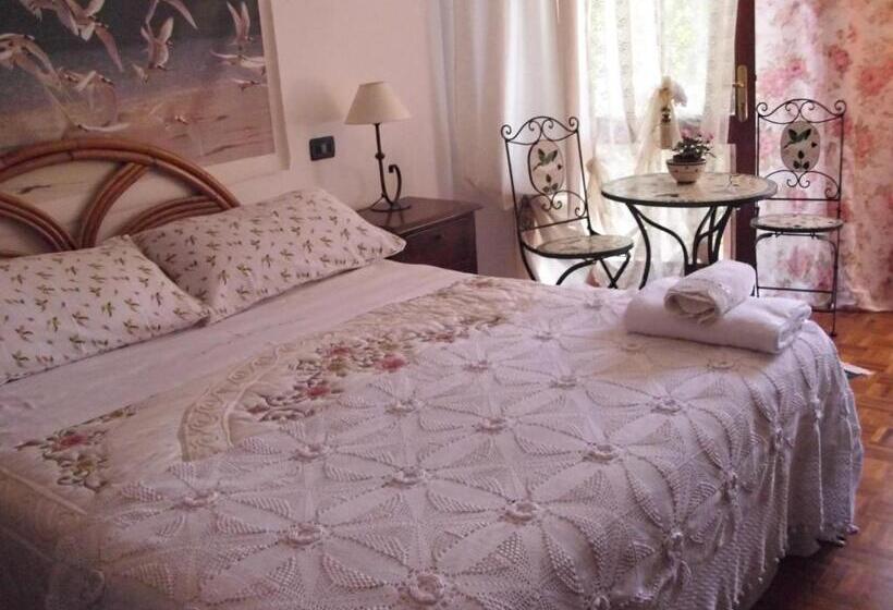 חדר סטנדרט לשלושה עם נוף לגינה, B&b Pane & Tulipani