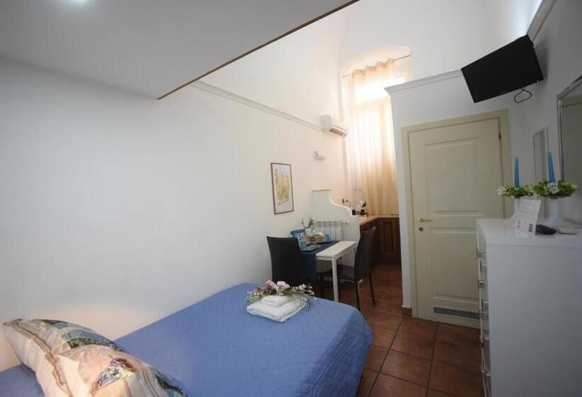 חדר בסיסי, Da Noi Due