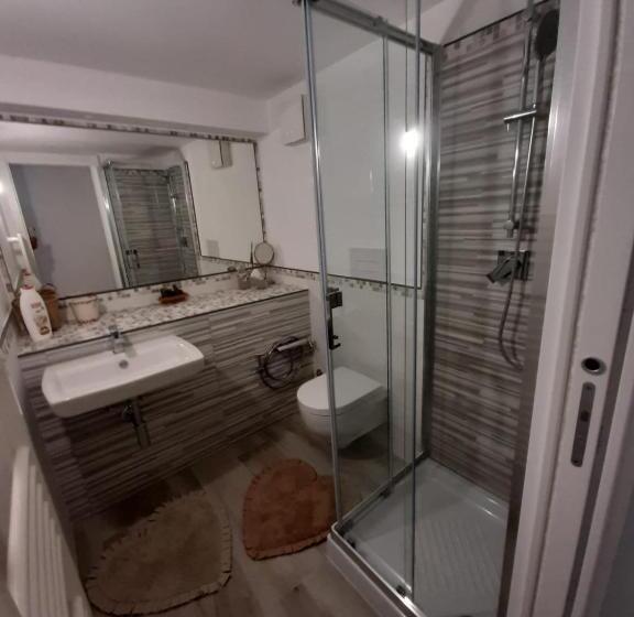 דירת חדר, The Incantation Guest House