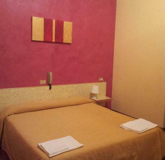 غرفة قياسية, Albergo Tarsia