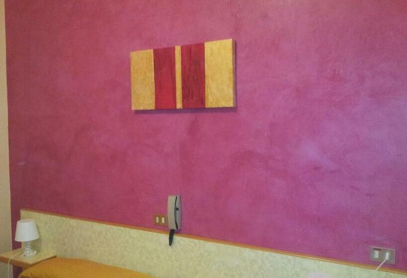 غرفة قياسية, Albergo Tarsia