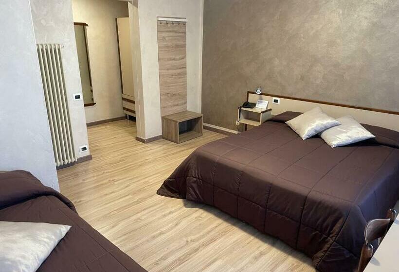 Номер Стандарт Трехместный, Avogadro