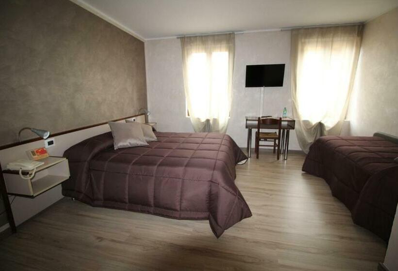 Номер Стандарт Трехместный, Avogadro