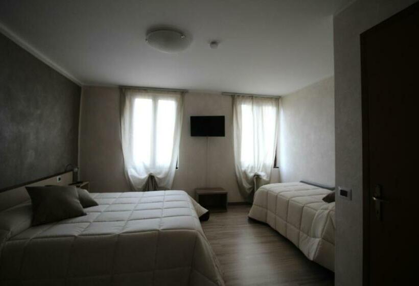 Номер Стандарт Трехместный, Avogadro