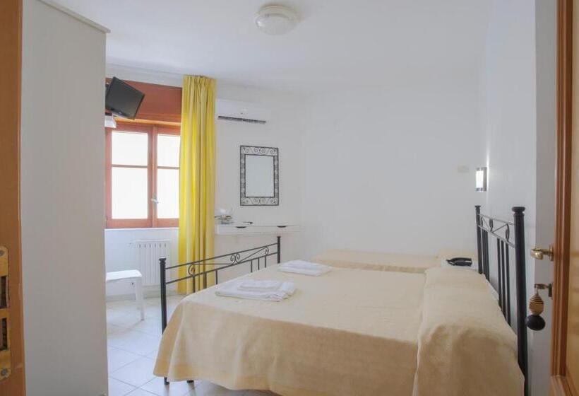 スタンダードトリプルルーム, Bolivar