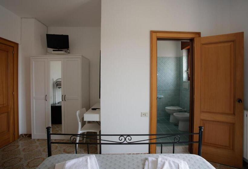 バルコニー付きスタンダードトリプルルーム, Bolivar