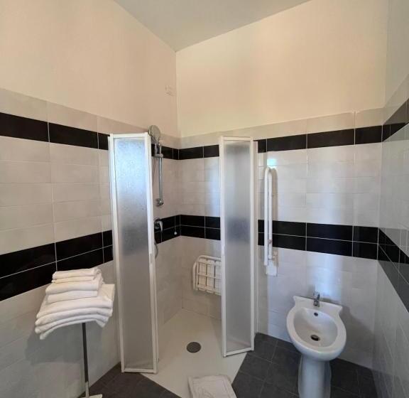 スタンダード4人部屋, Letizia