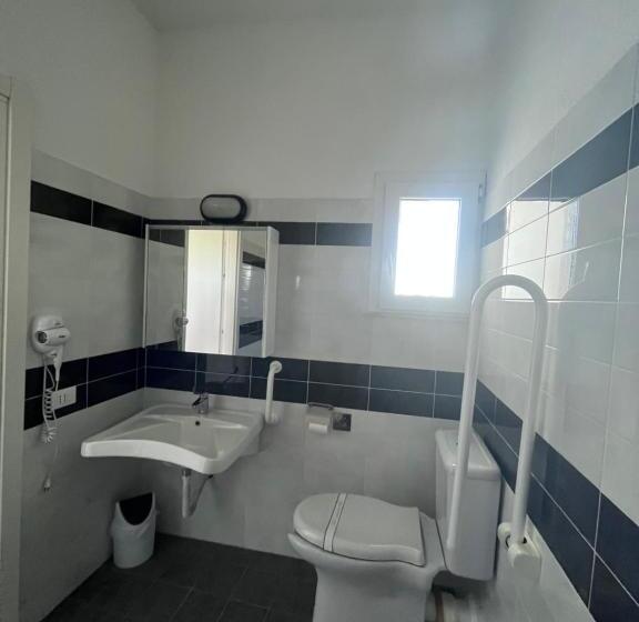 スタンダード4人部屋, Letizia