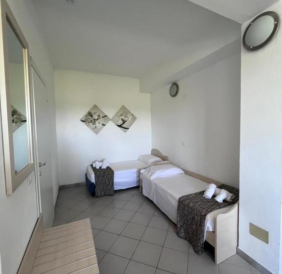 スタンダード4人部屋, Letizia