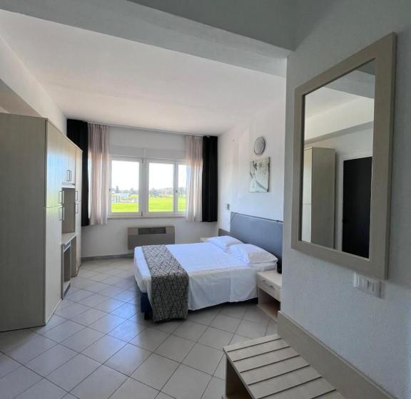 スタンダード4人部屋, Letizia