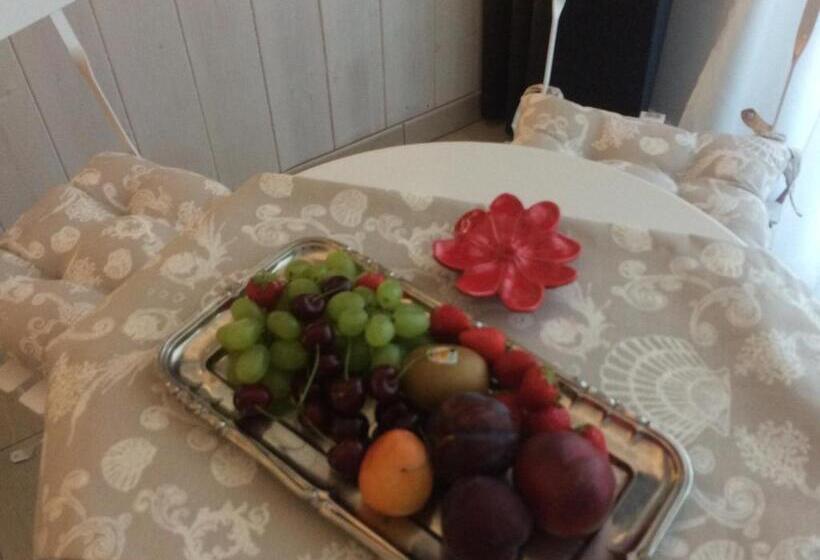 デラックスルーム, Letizia