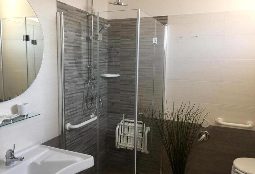 デラックスルーム, Letizia