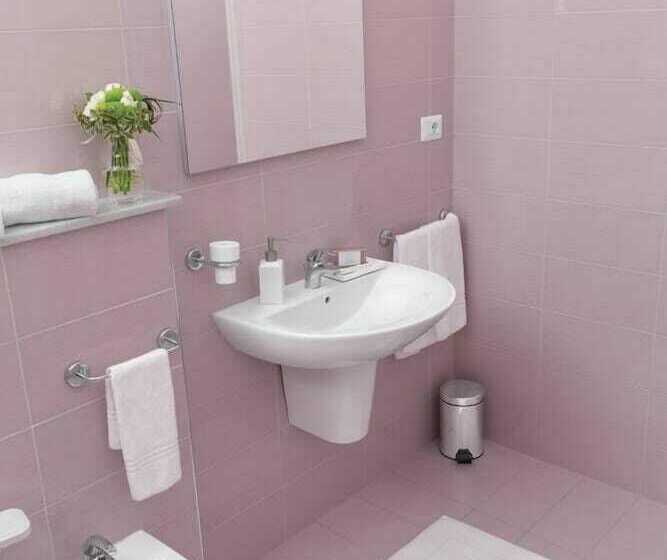 标准三人间, Pensione Piemonte