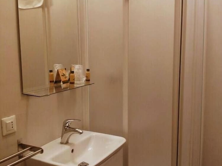 标准三人间, Pensione Piemonte